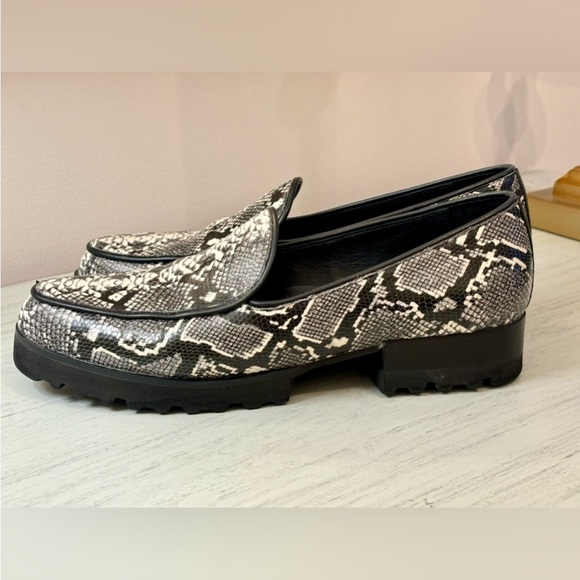 Donald Pliner Elen Python Print Lug Sole
Leather Loafers size 9 1/2 - Picture 2 of 4